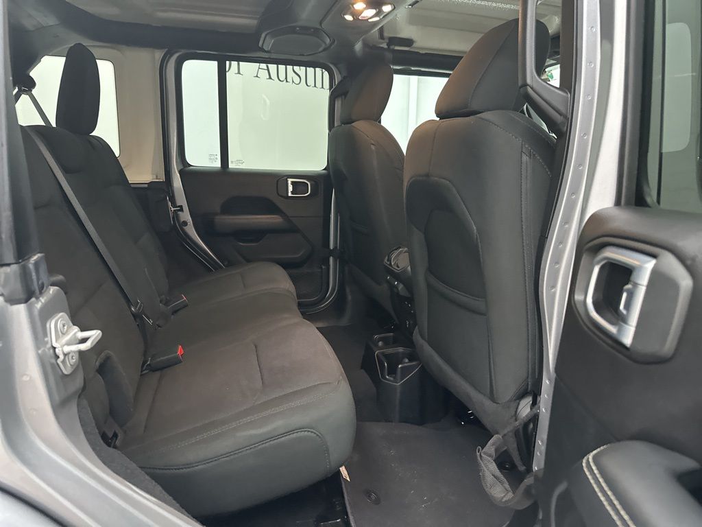 2020 Jeep Wrangler Unlimited Sahara photo 19