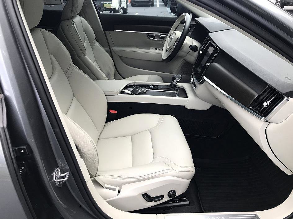 2020 Volvo V90 Cross Country T6 AWD photo 14