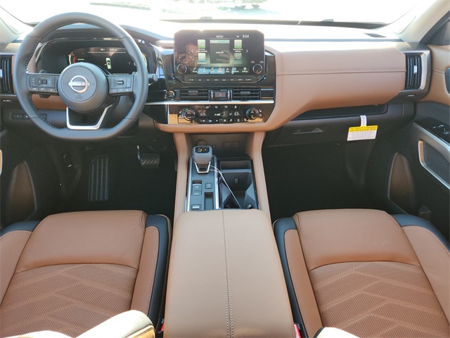 2025 Nissan Pathfinder Platinum photo 8
