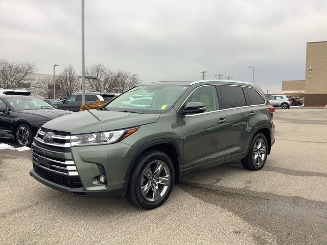 2019 Toyota Highlander Limited Platinum's photo