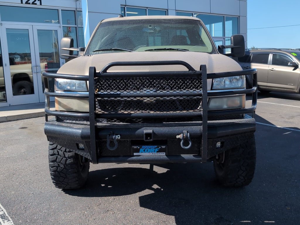 2004 Chevrolet Silverado 2500HD LS photo 2