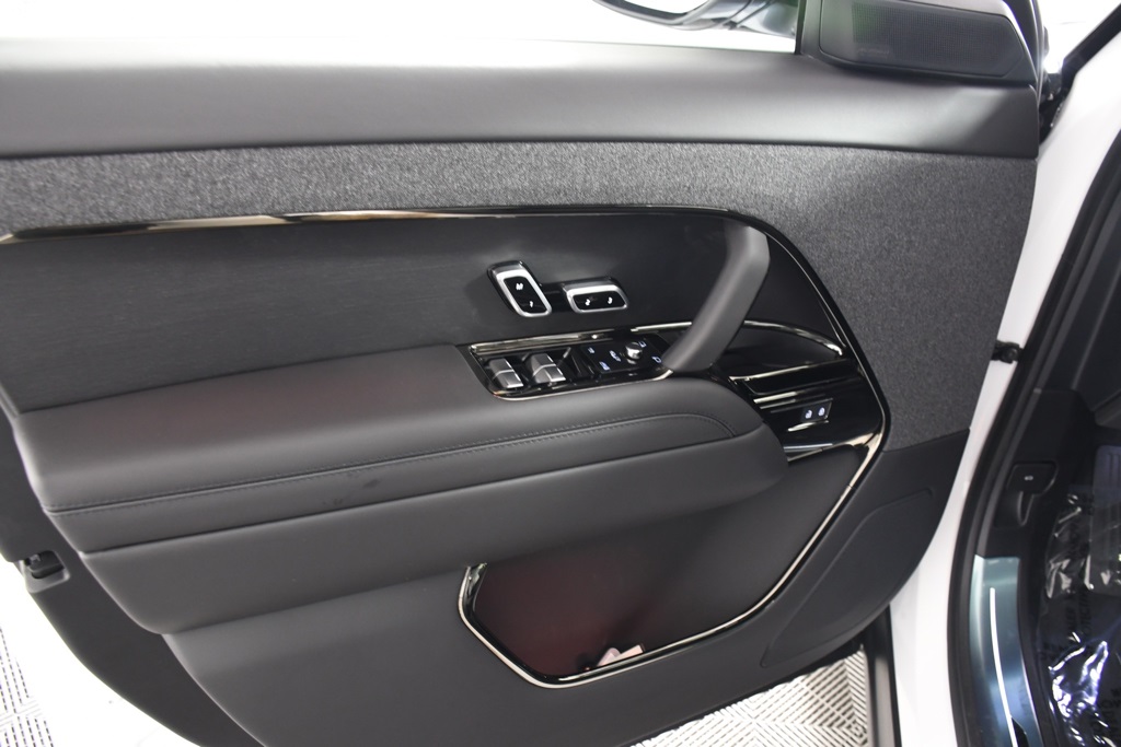 2025 Land Rover Range Rover Sport SE photo 14