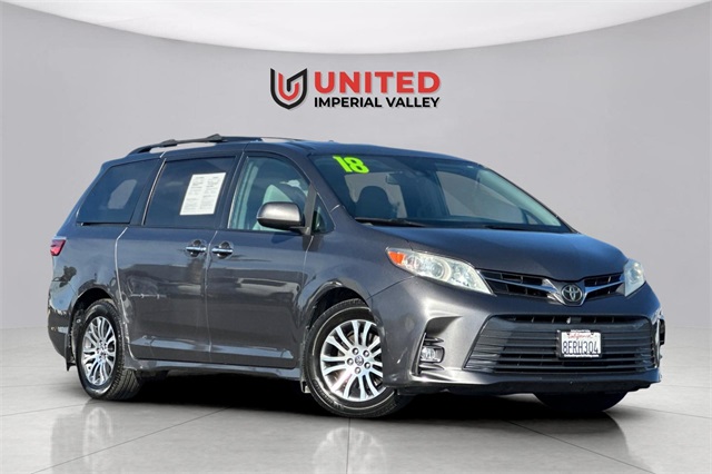 2018 Toyota Sienna XLE's photo