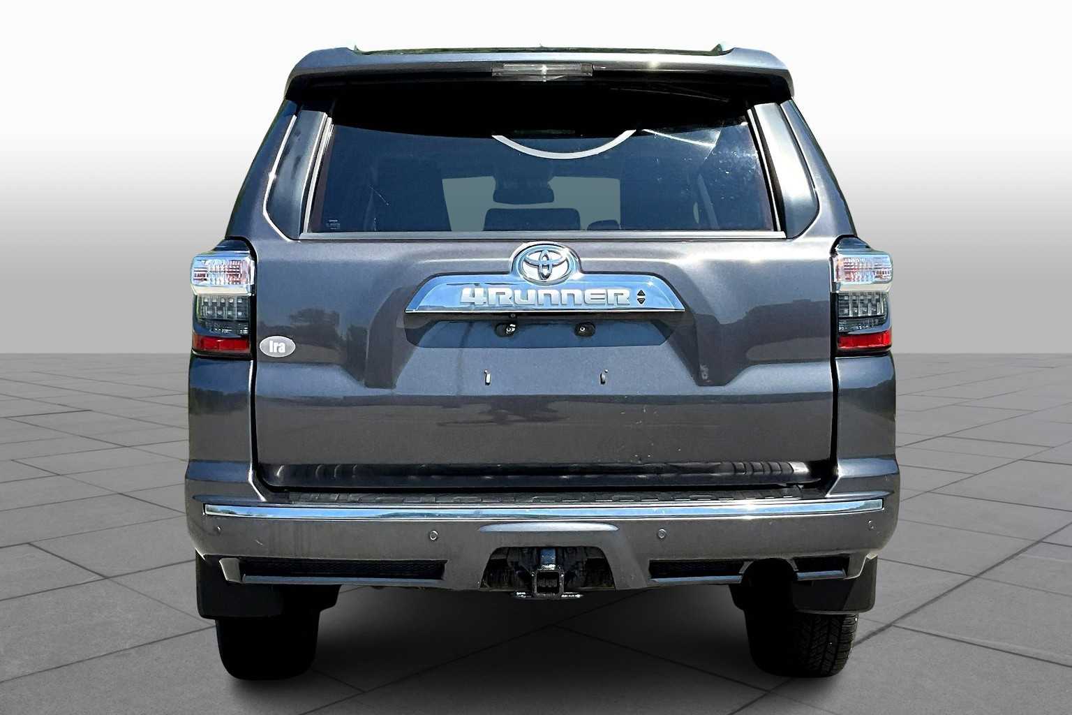 2017 Toyota 4Runner Limited photo 4