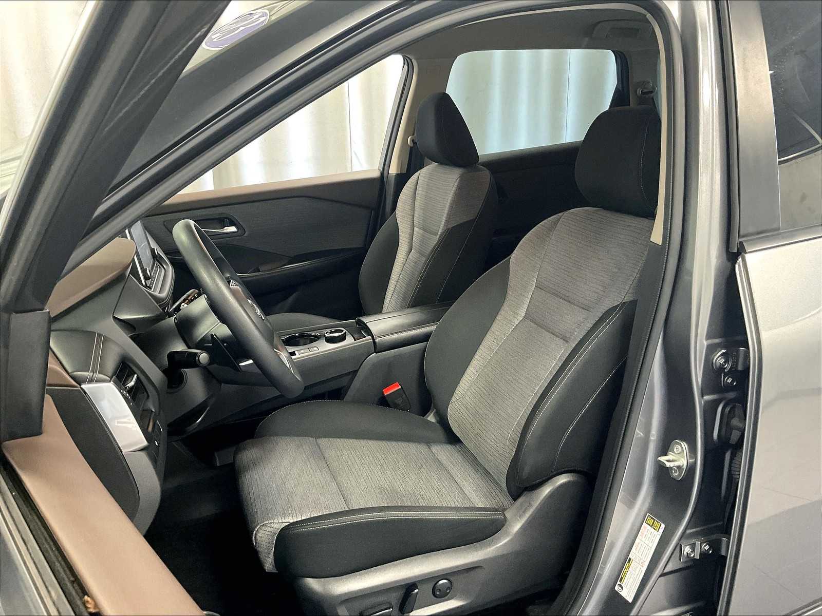 2023 Nissan Rogue SV photo 10