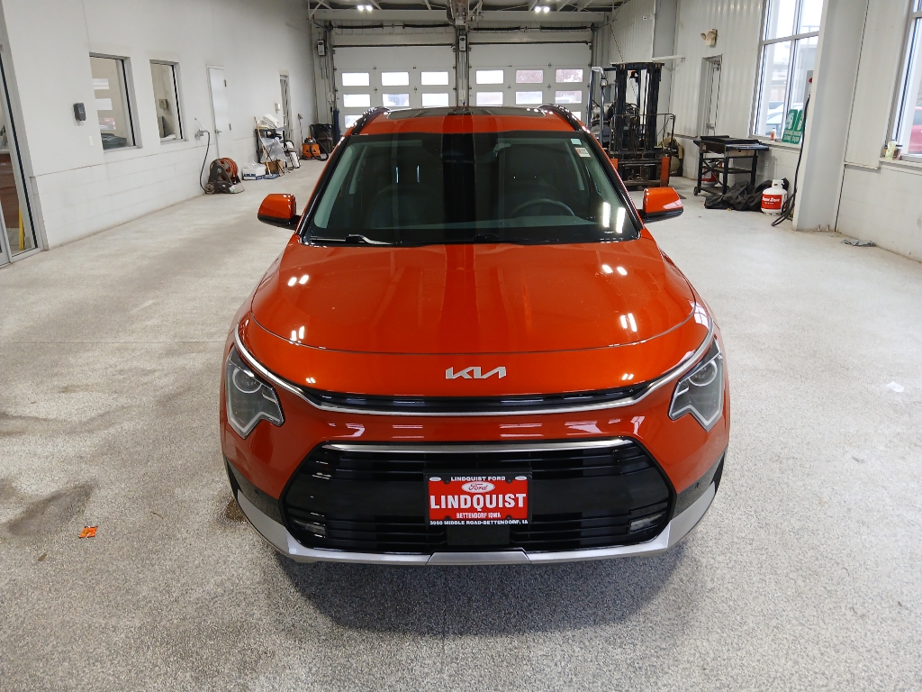 2023 Kia Niro SX photo 3