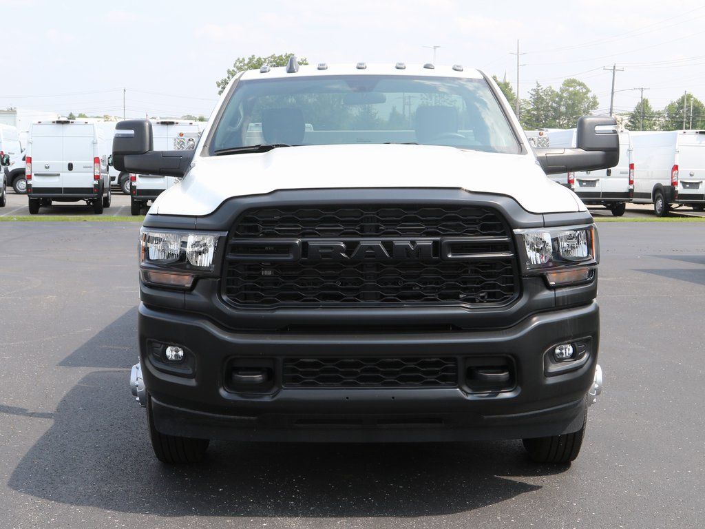 2023 Ram 3500 Tradesman photo 2