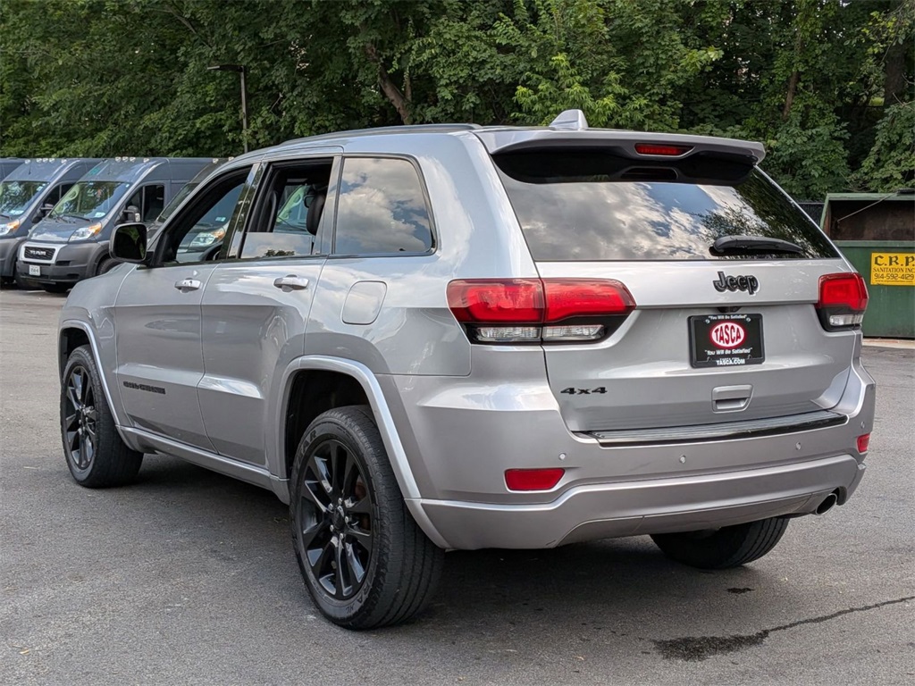 2017 Jeep Grand Cherokee Altitude photo 4