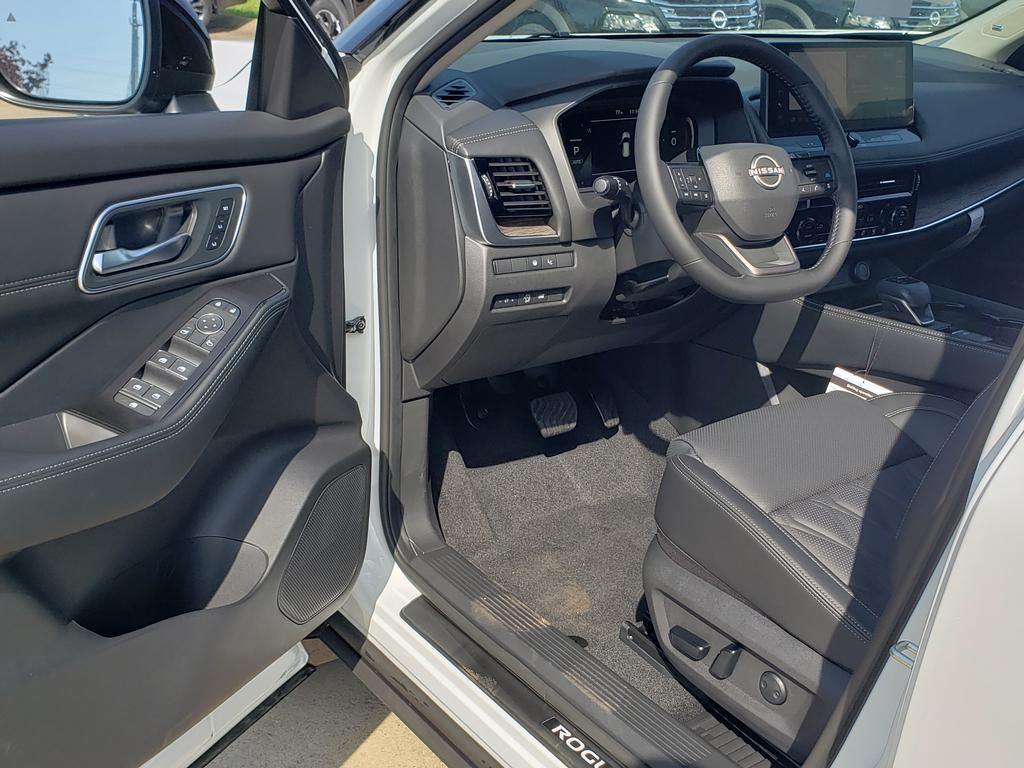 2026 Nissan Rogue Platinum photo 7