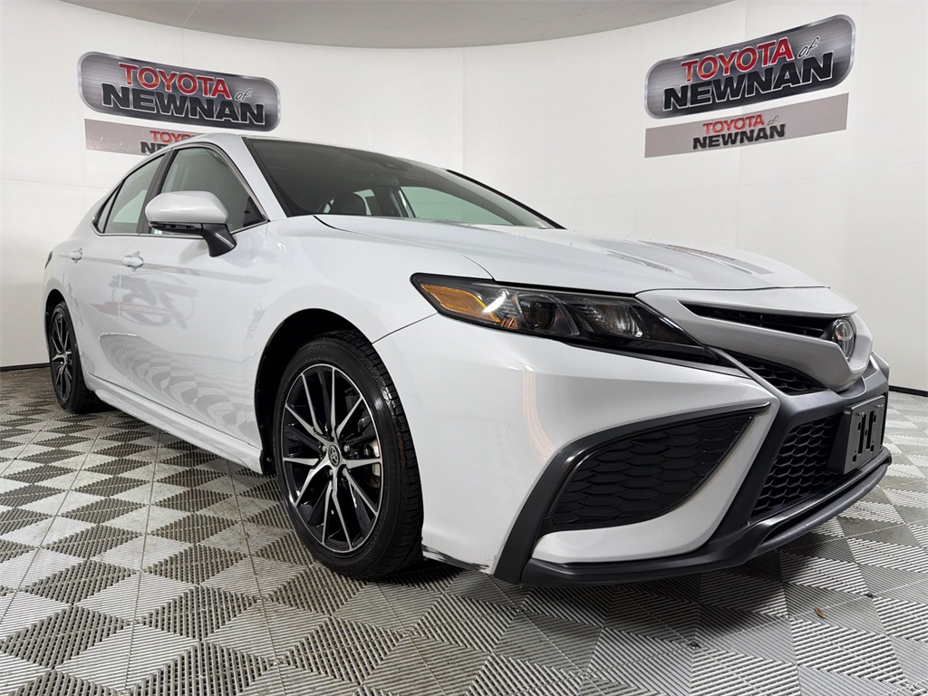 2024 Toyota Camry SE's photo