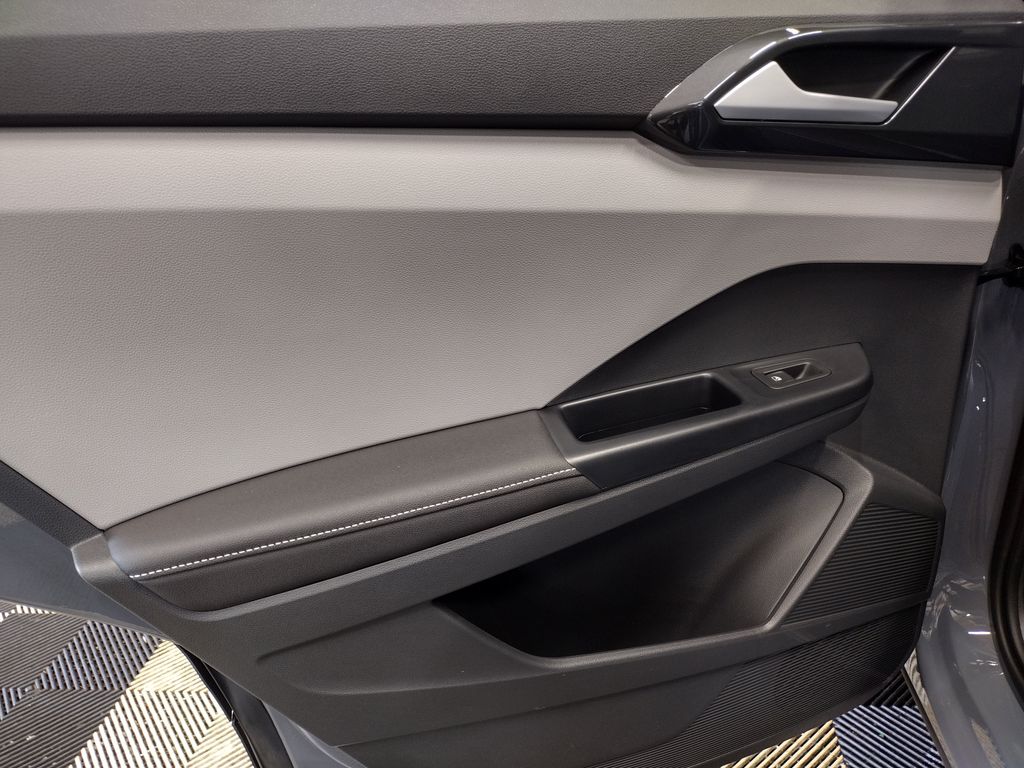 2024 Volkswagen Taos SEL photo 18