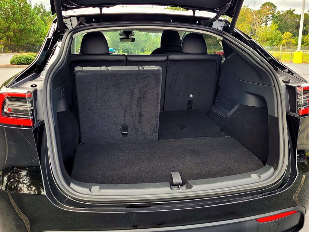 2025 Tesla Model Y Long Range photo 14