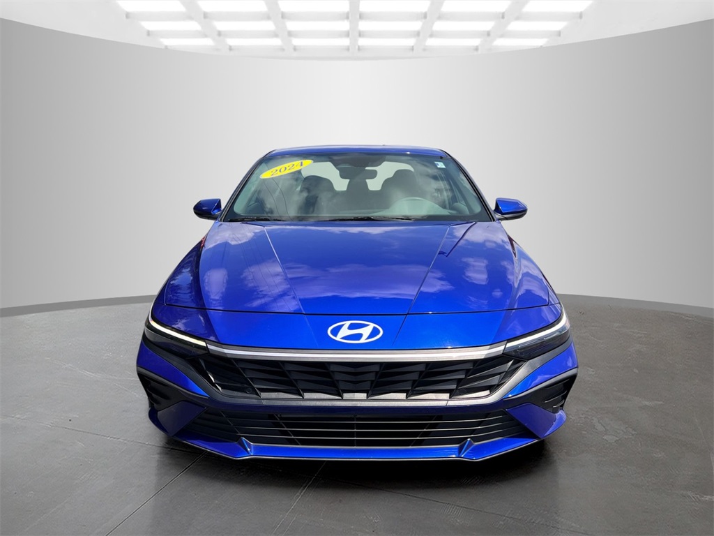 2024 Hyundai Elantra SEL photo 2