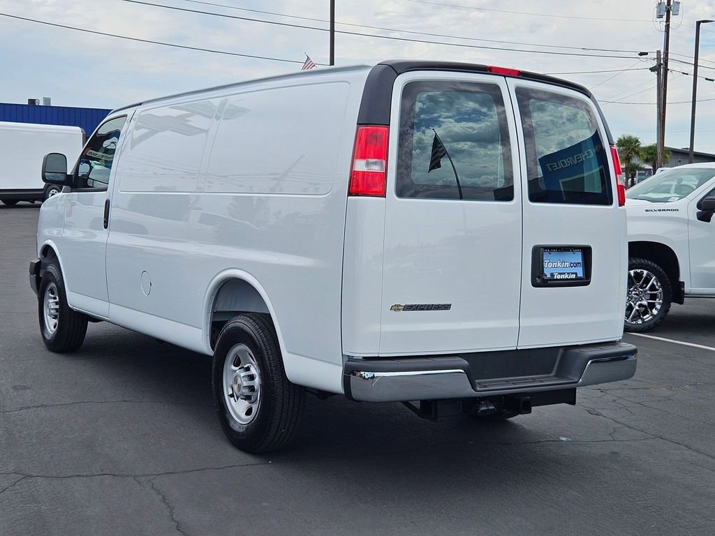 2025 Chevrolet Express Cargo 2500 photo 3