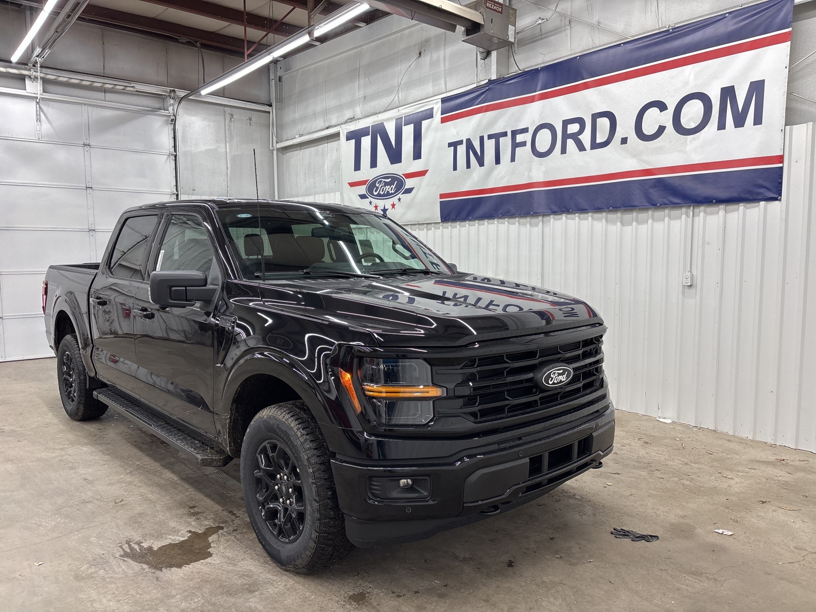 2025 Ford F-150 XLT photo 2