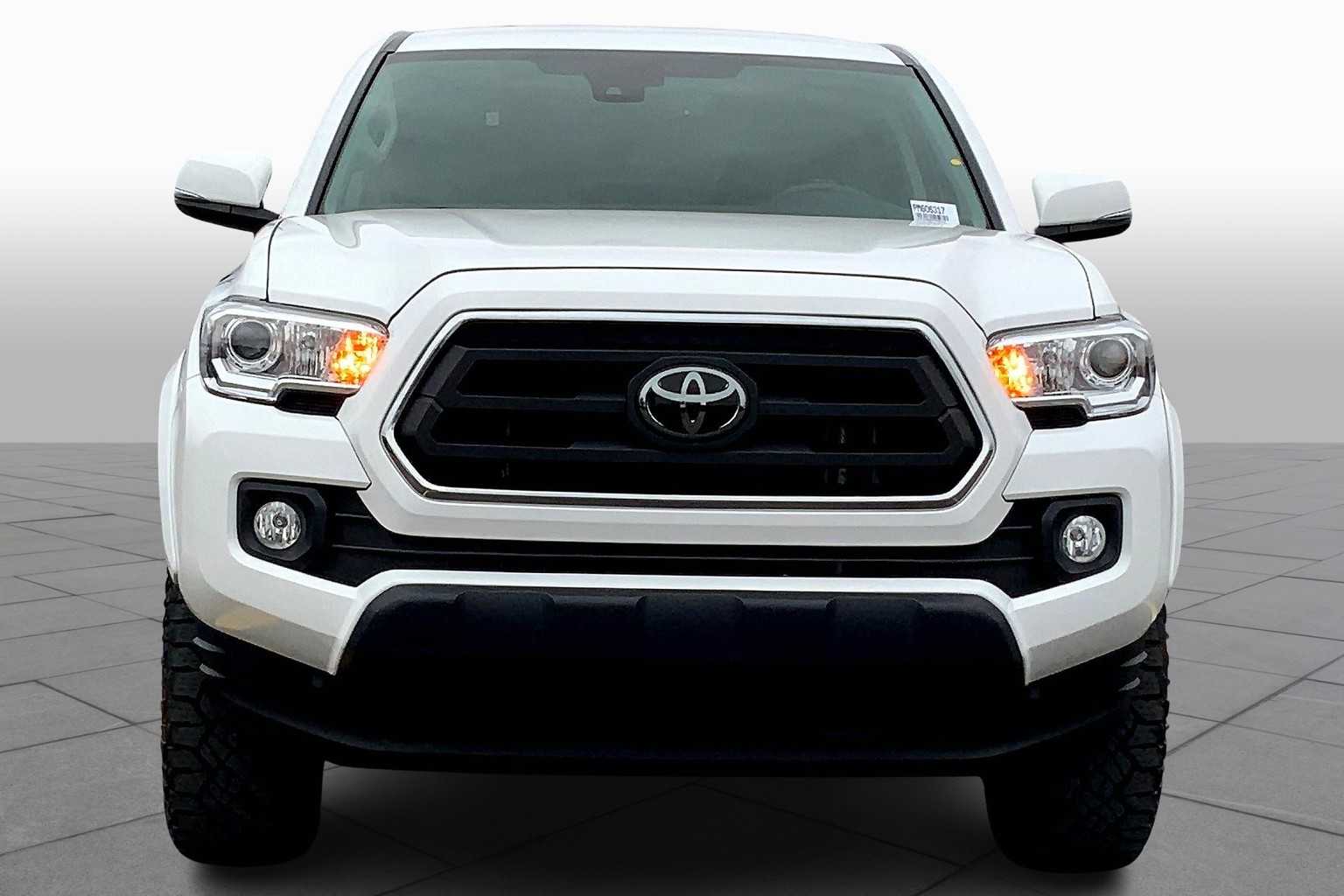 2023 Toyota Tacoma SR5 4x4 Double Cab V6 photo 3