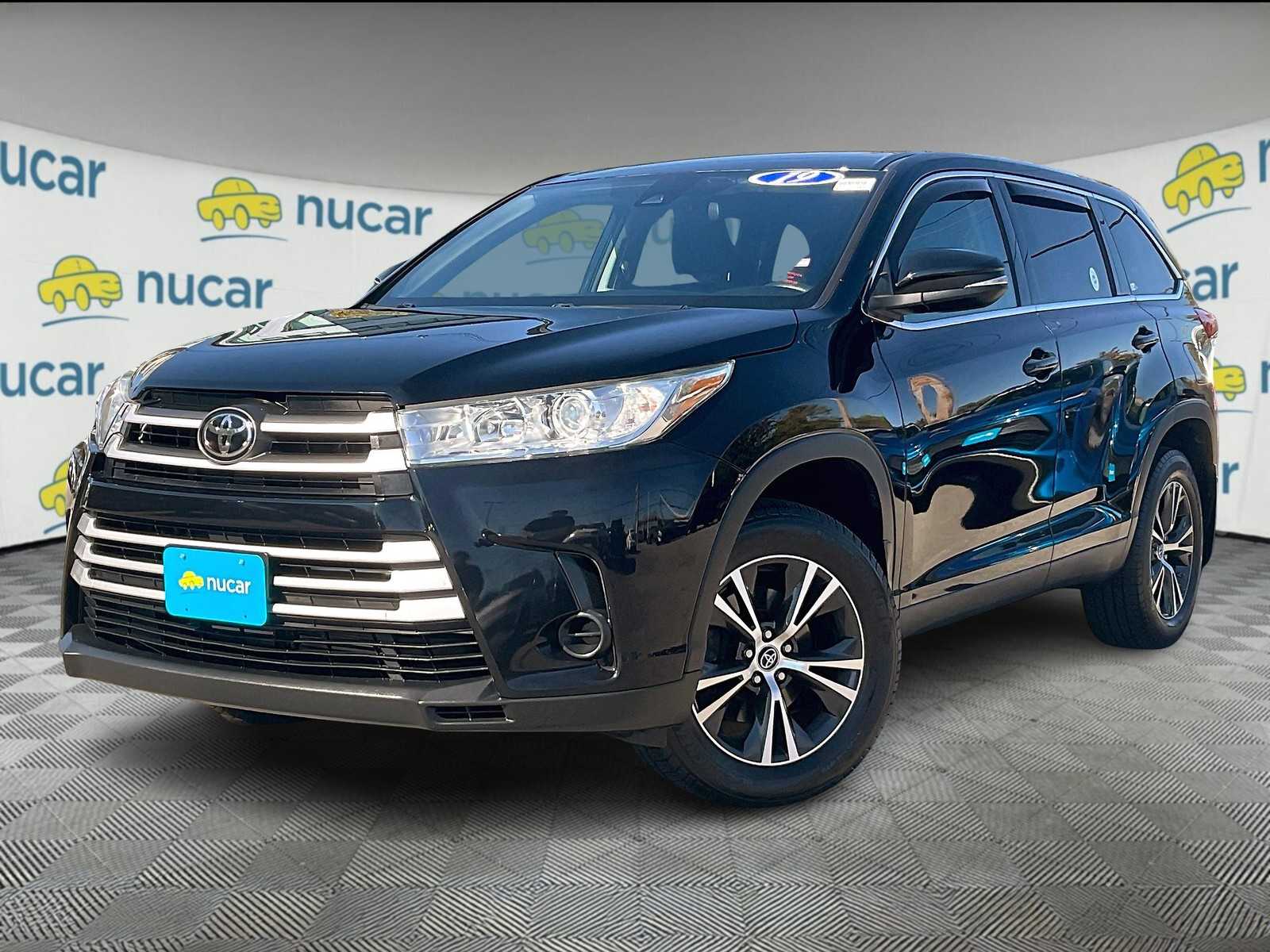 2019 Toyota Highlander LE photo 3