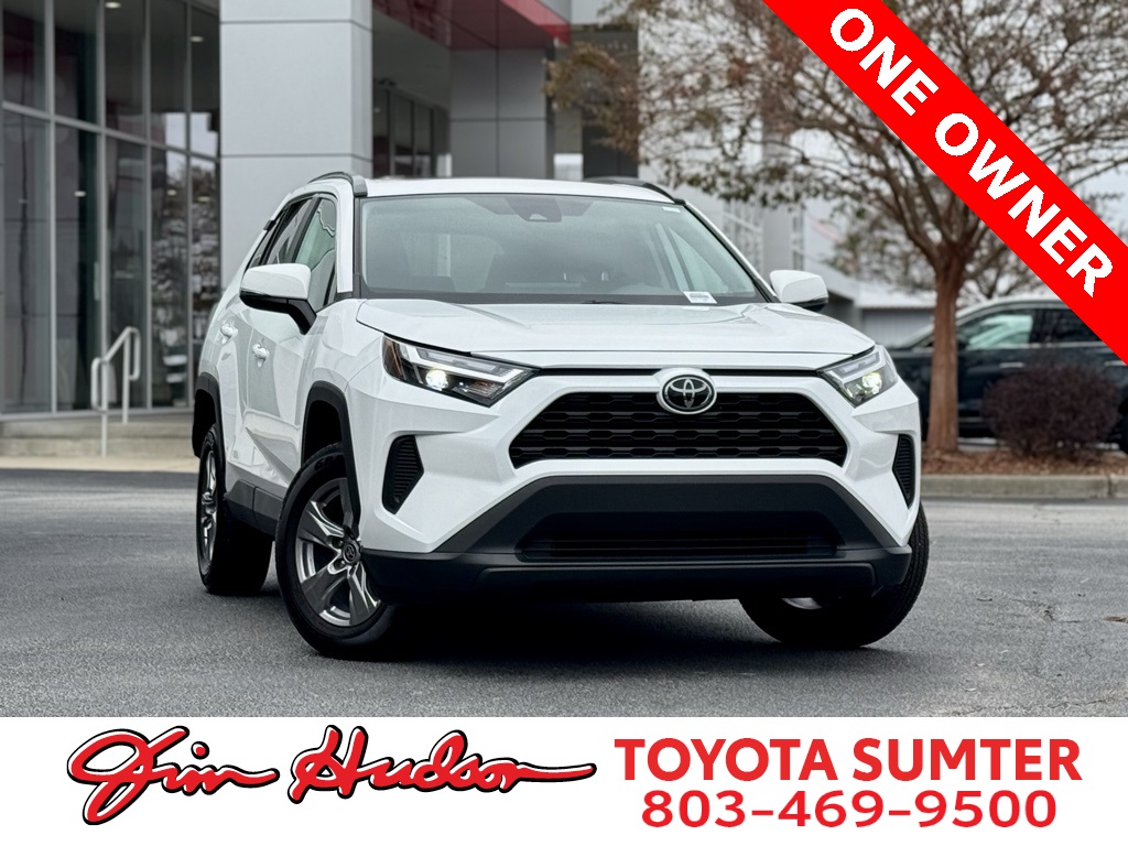2024 Toyota RAV4 XLE's photo