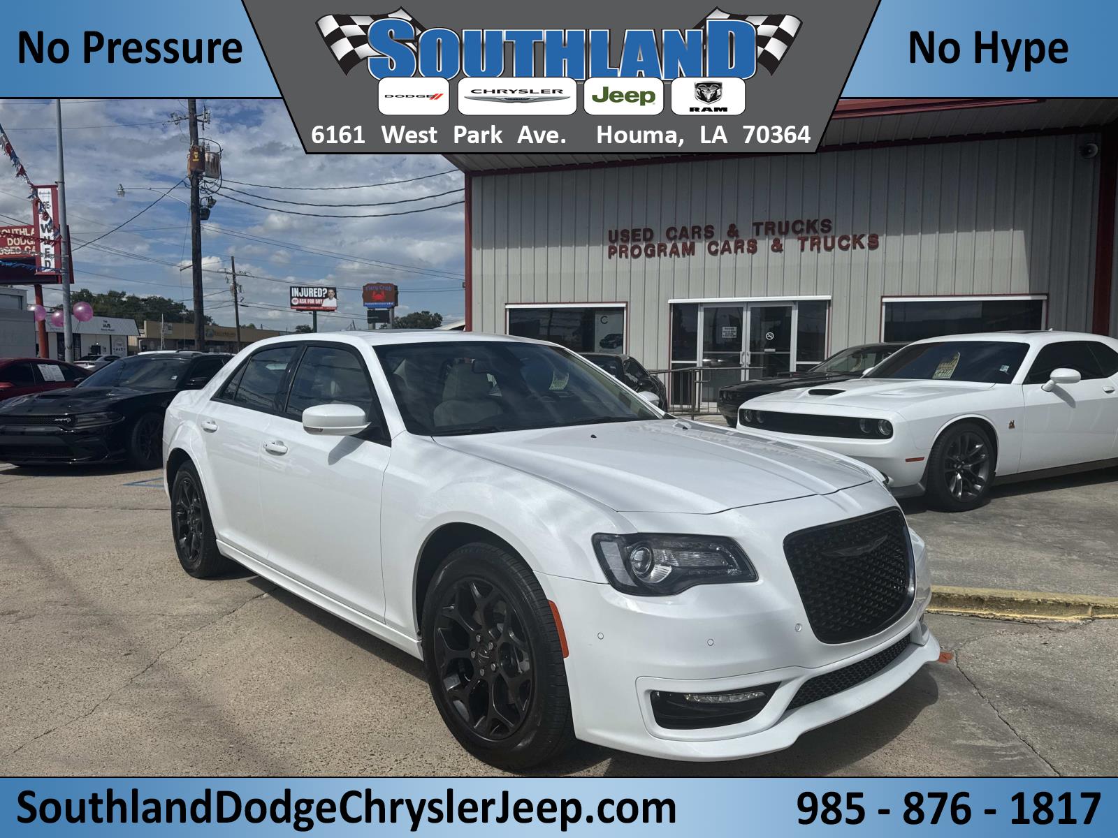 2023 Chrysler 300 Touring L's photo