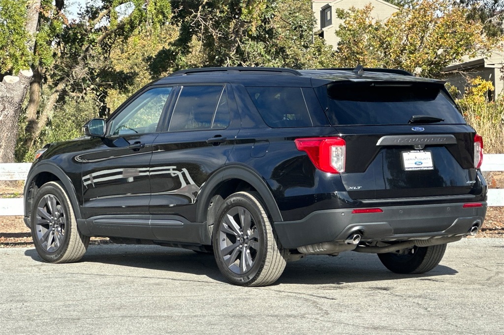 2023 Ford Explorer XLT photo 2