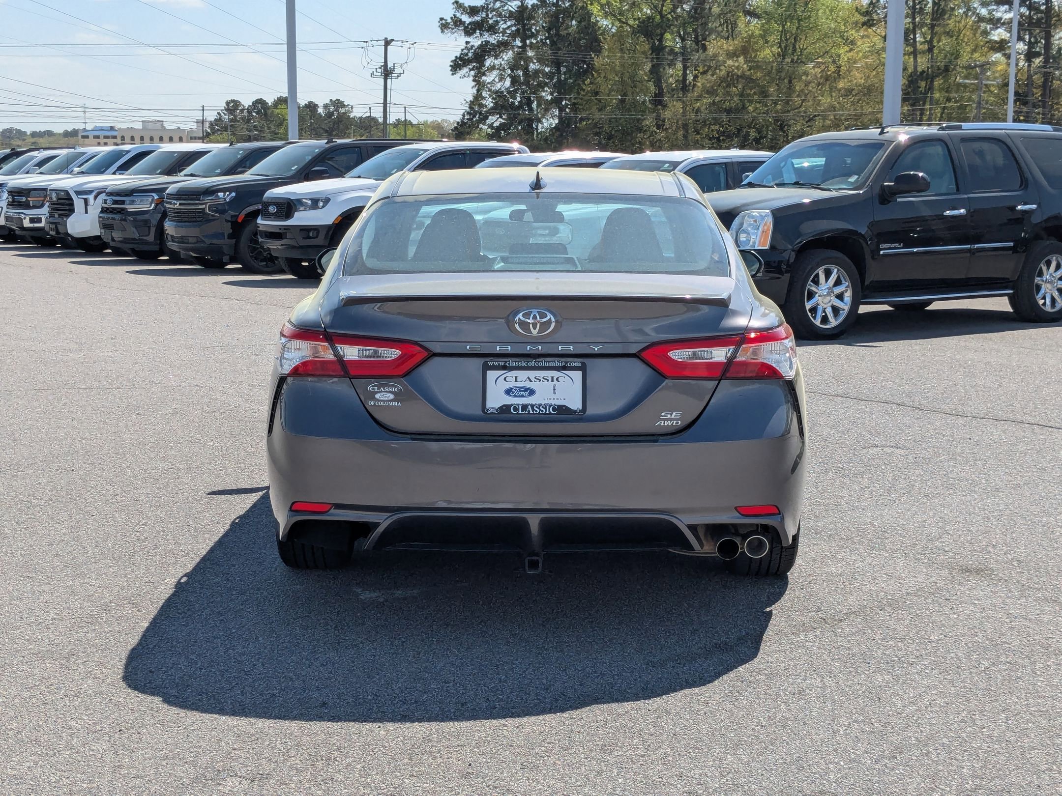 2020 Toyota Camry SE photo 6