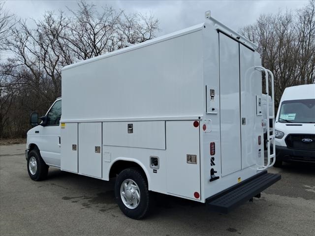 2025 Ford E-350 Base photo 4