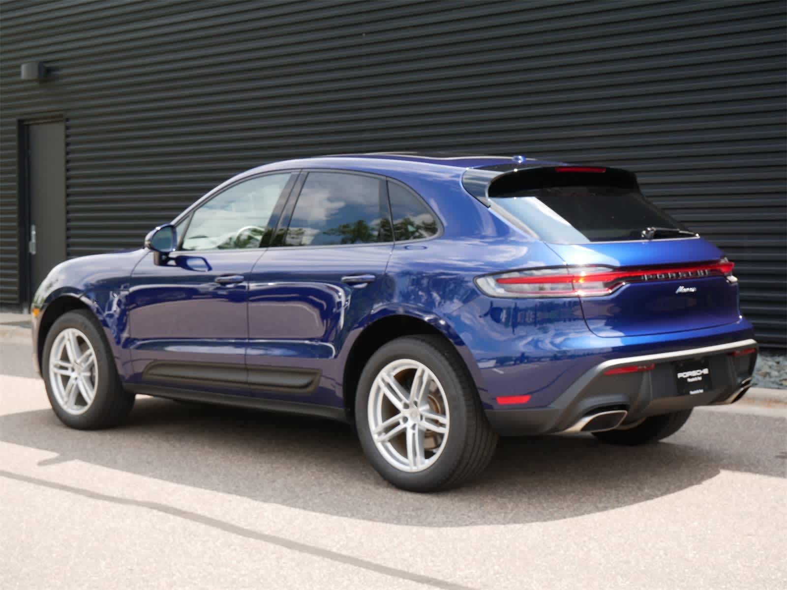2024 Porsche Macan T photo 3