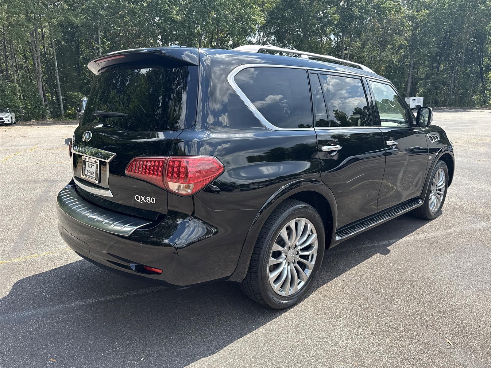 2017 Infiniti QX80 photo 3