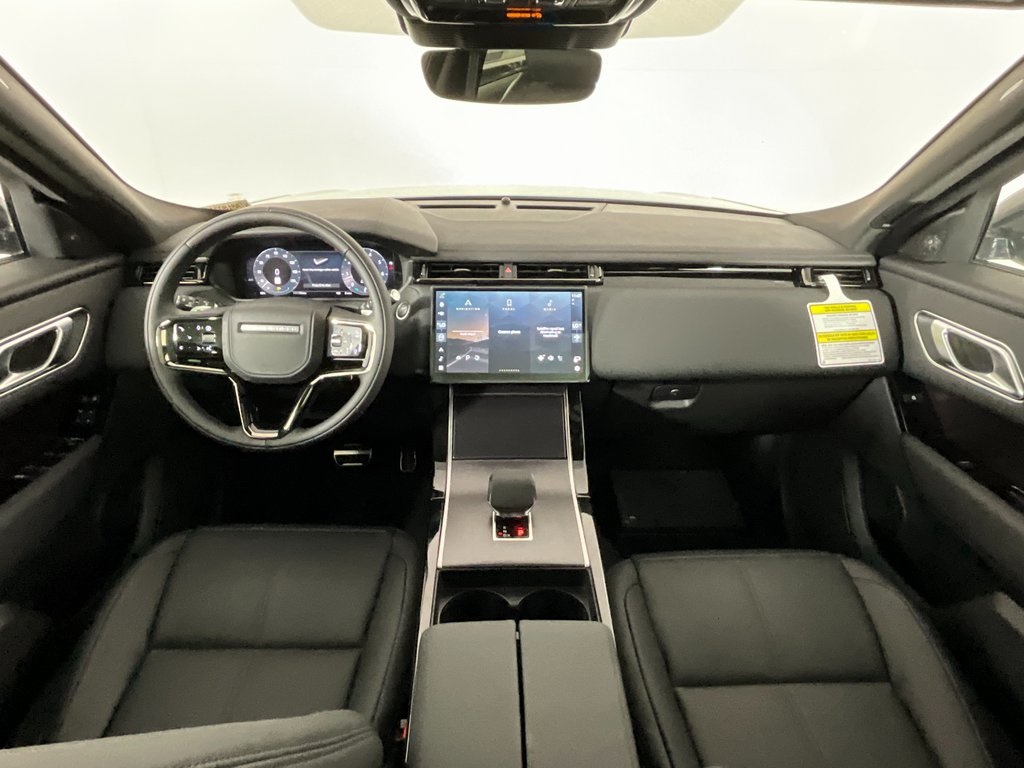 2026 Land Rover Range Rover Velar SE photo 4