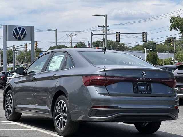 2025 Volkswagen Jetta SE photo 3