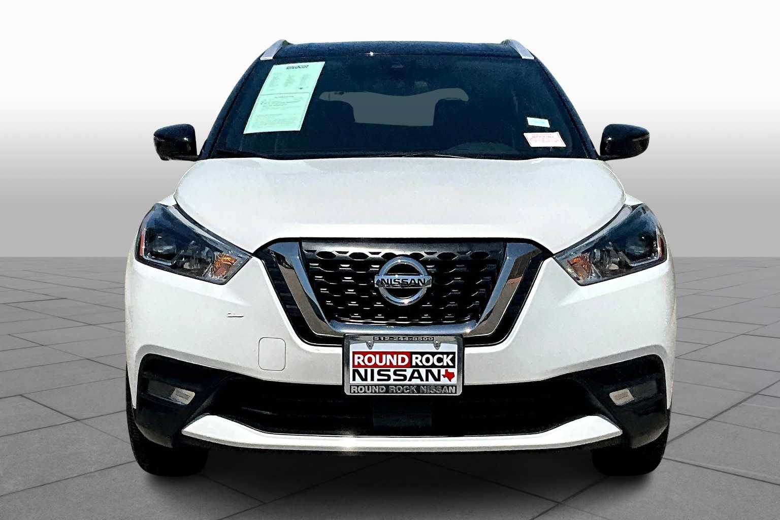2020 Nissan Kicks SR photo 3