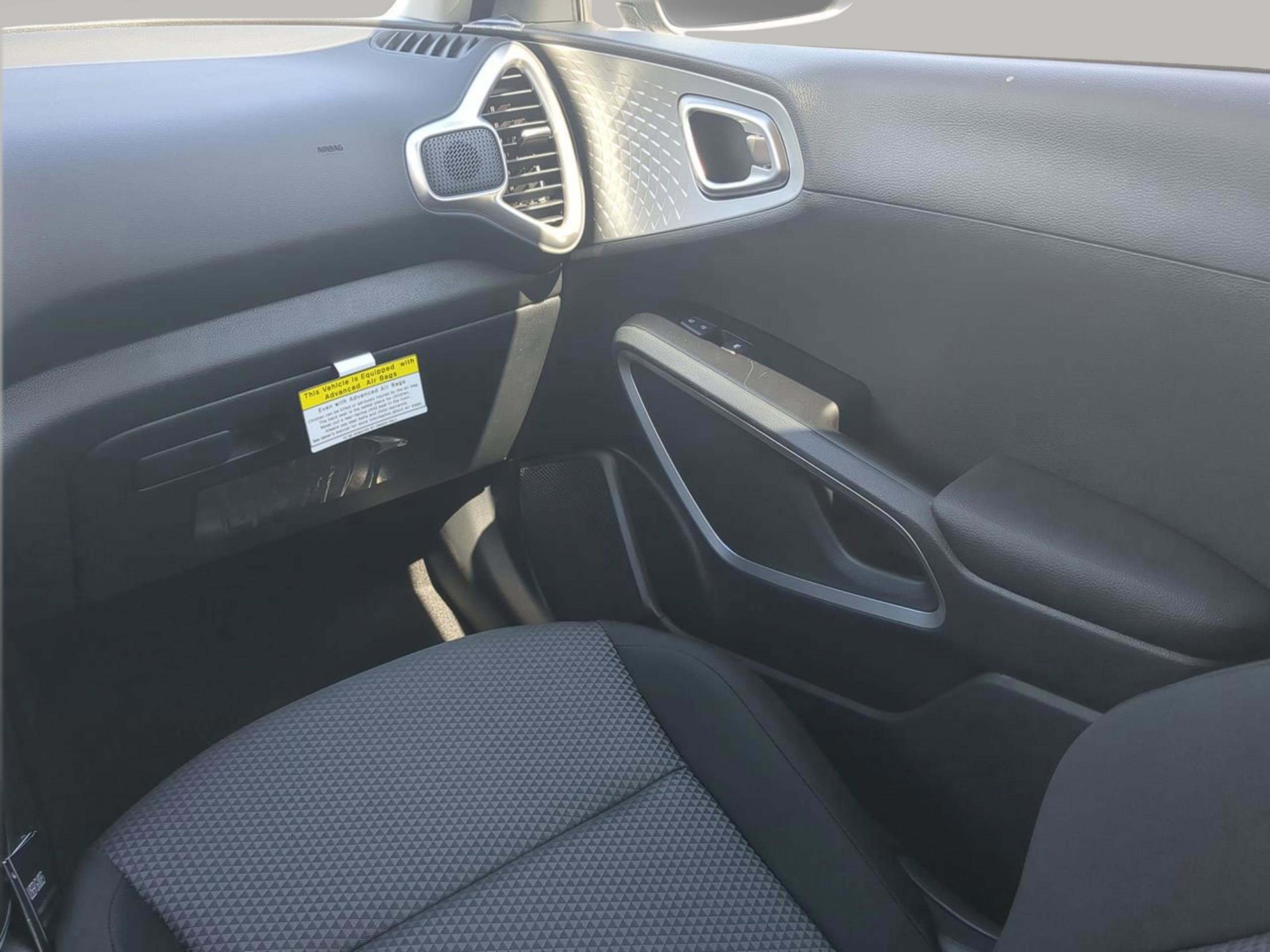 2025 Kia Soul LX photo 16