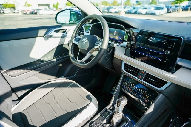 2025 Volkswagen Taos SE photo 29