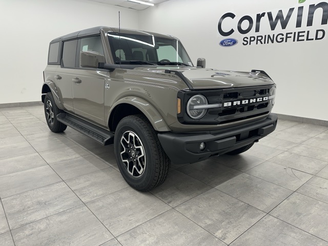 2025 Ford Bronco Outer Banks photo 4