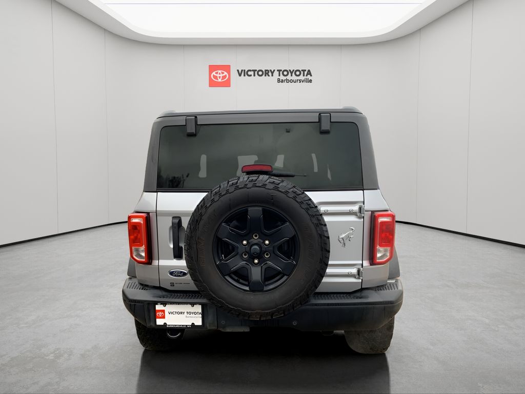 2024 Ford Bronco Black Diamond photo 3