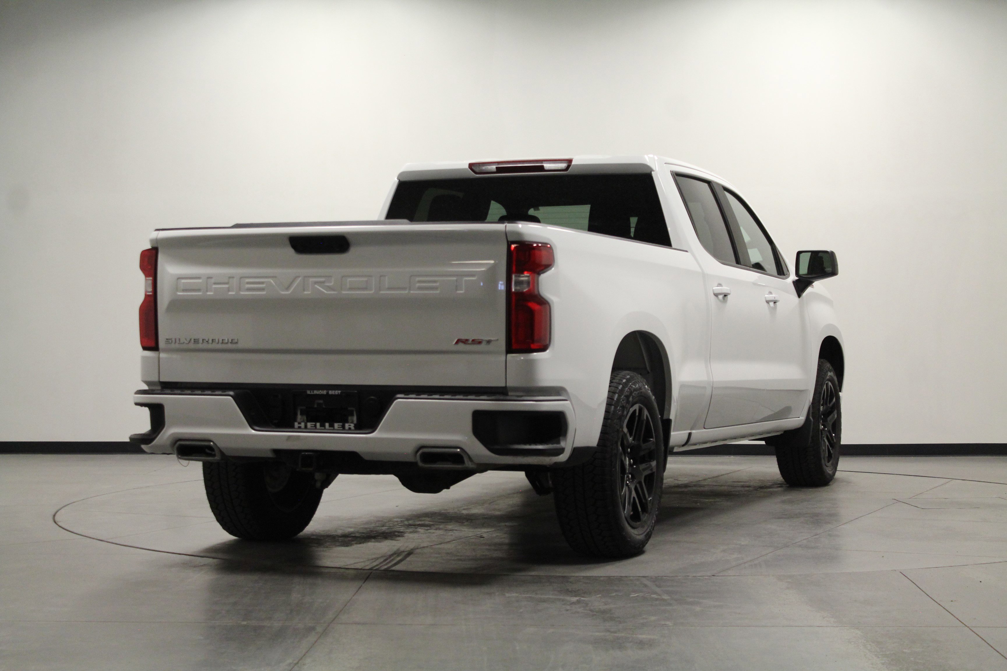 2024 Chevrolet Silverado 1500 RST photo 3