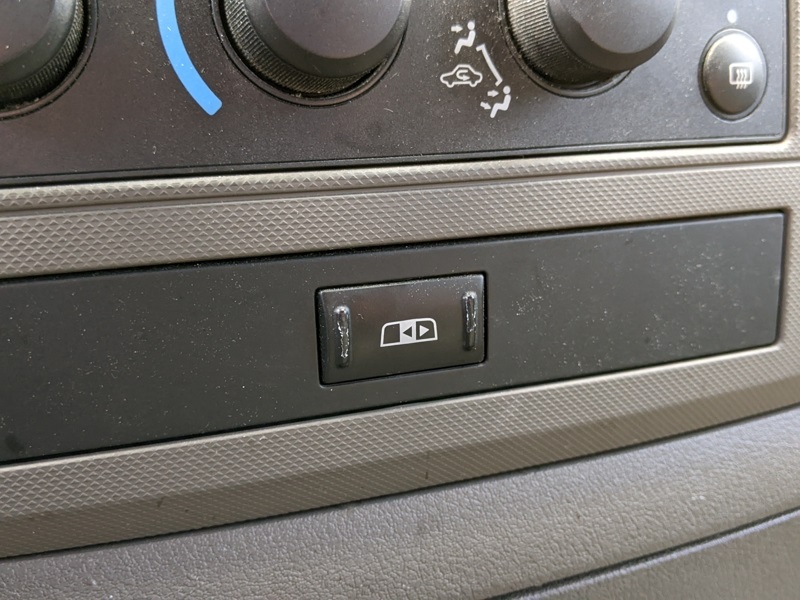 2008 Dodge Ram SLT photo 16
