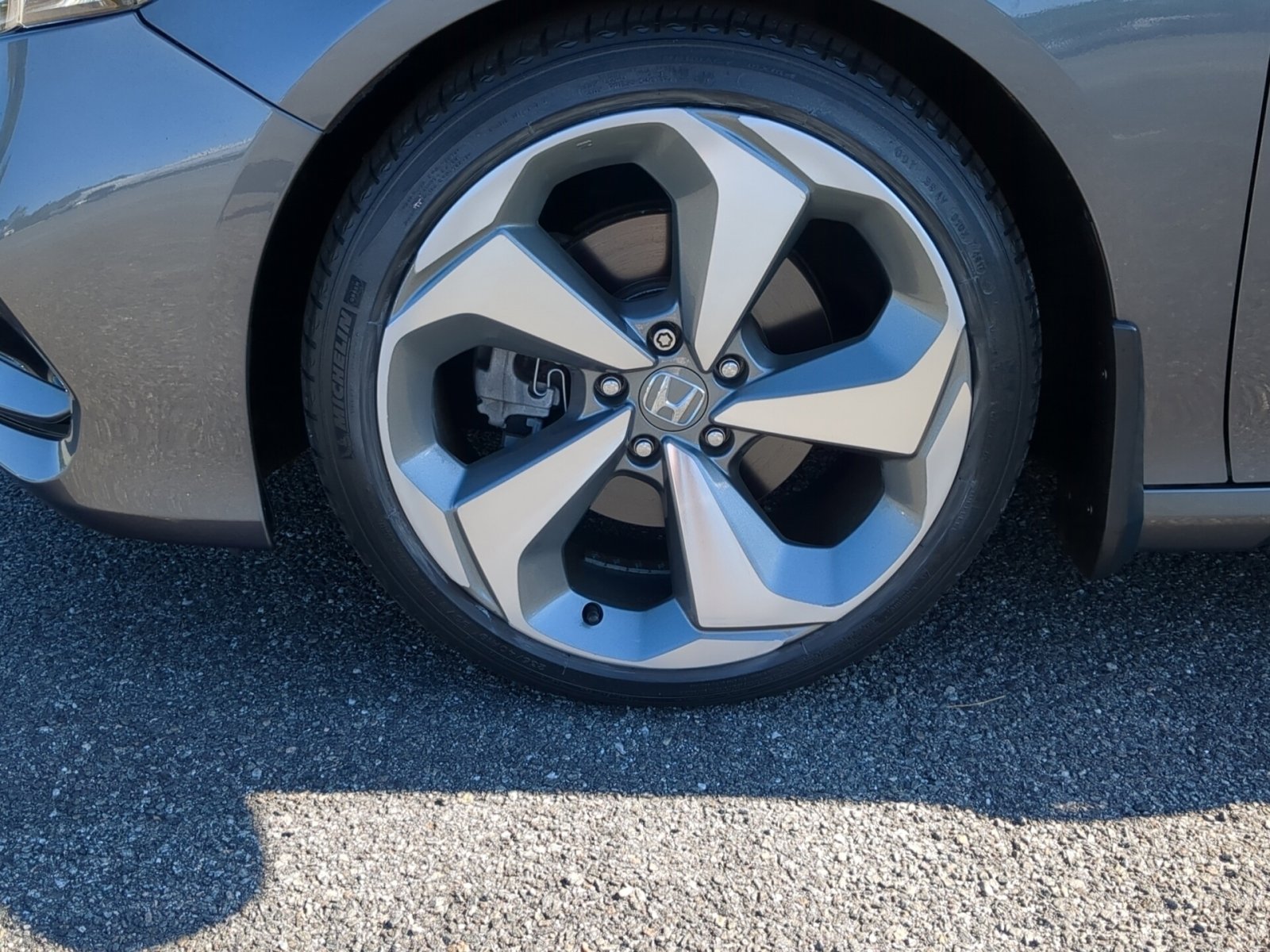 2018 Honda Accord Touring 2.0T photo 35