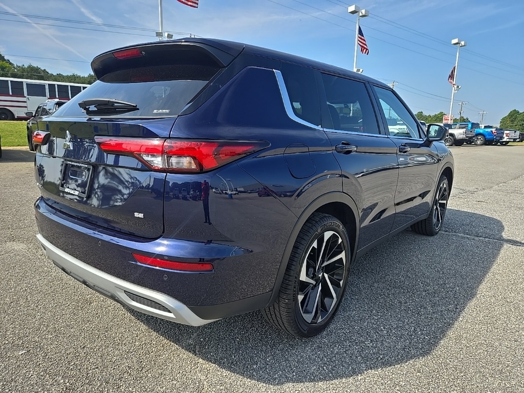 2024 Mitsubishi Outlander SE photo 5