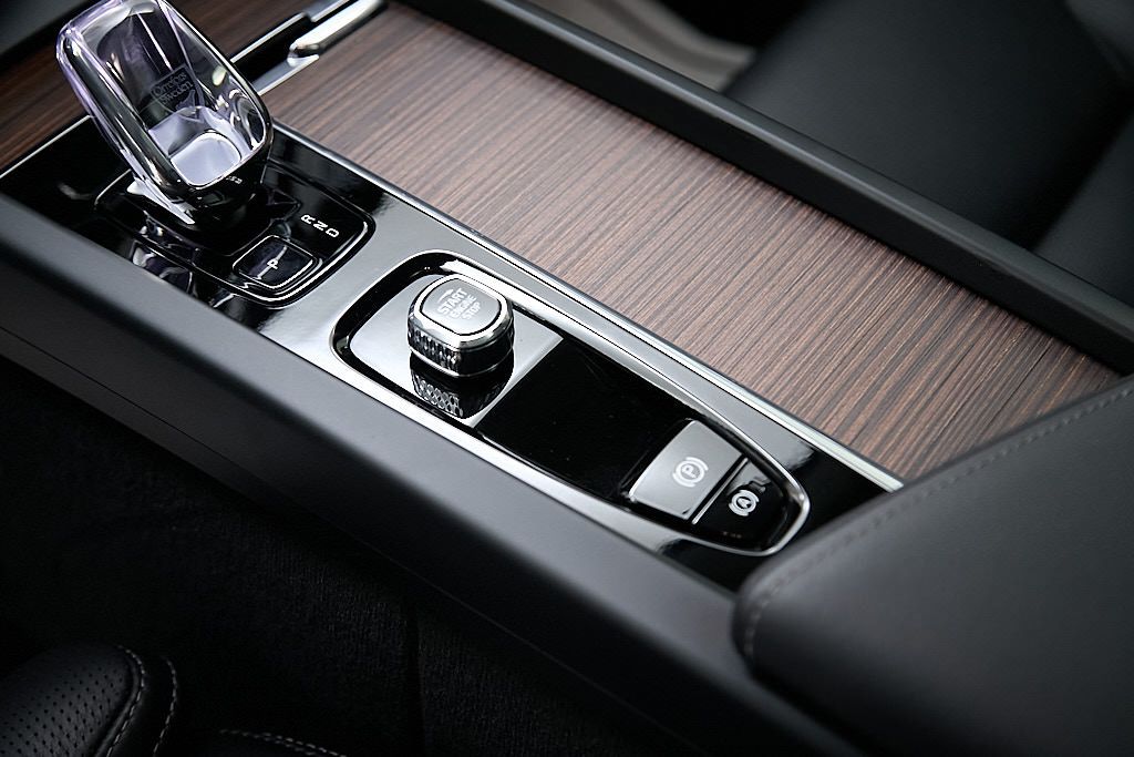 2024 VOLVO XC60 - Image 18