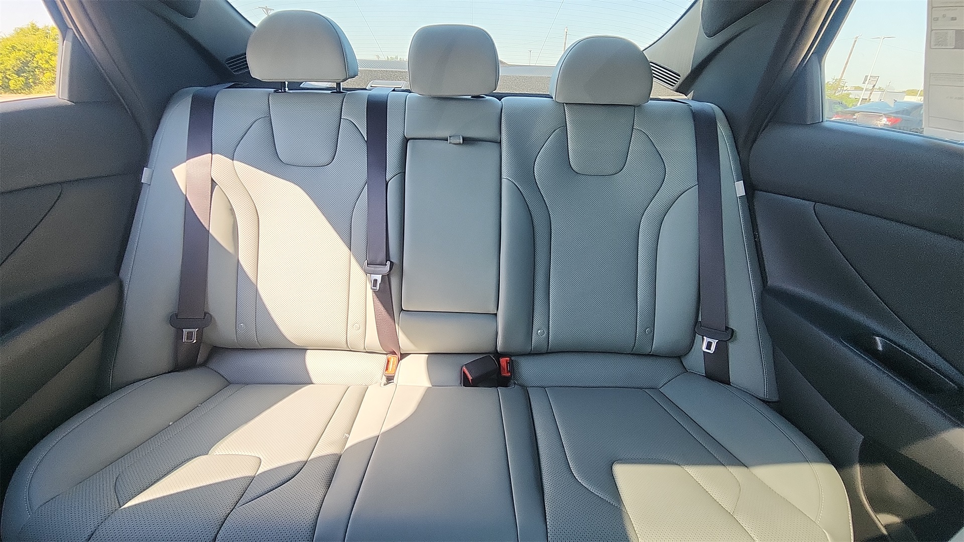 2025 Hyundai Elantra Hybrid Limited photo 24