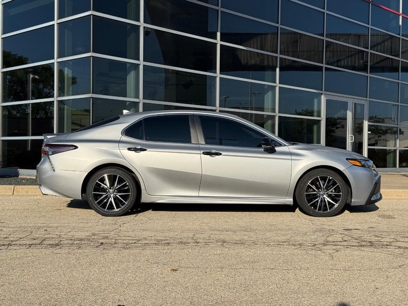 2023 Toyota Camry SE photo 2