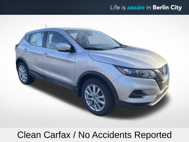 2022 Nissan Rogue Sport S's photo