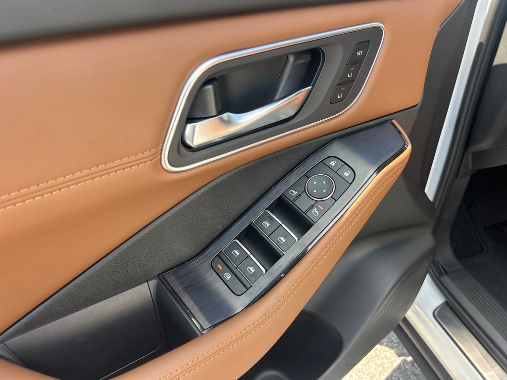2026 Nissan Rogue Platinum photo 13