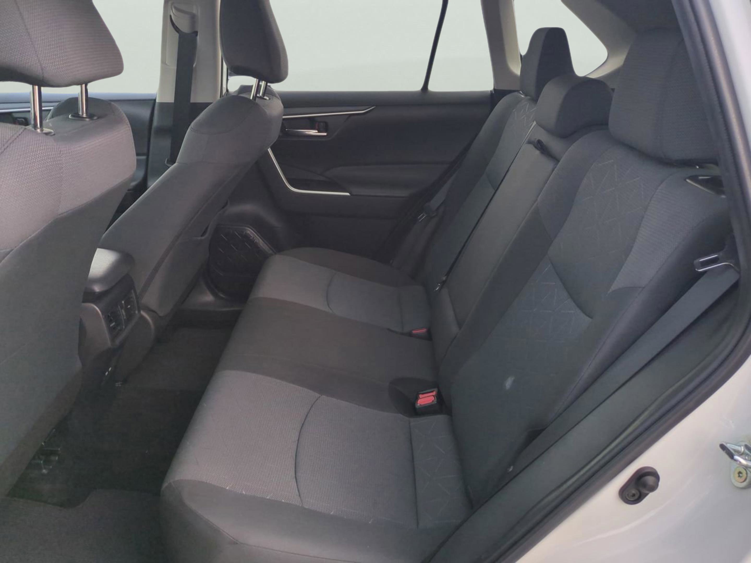 2024 Toyota RAV4 XLE photo 14