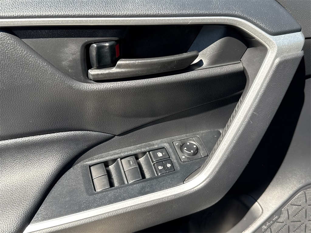2021 Toyota RAV4 Hybrid LE photo 22