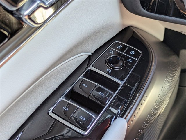 2025 Cadillac Lyriq Luxury photo 22