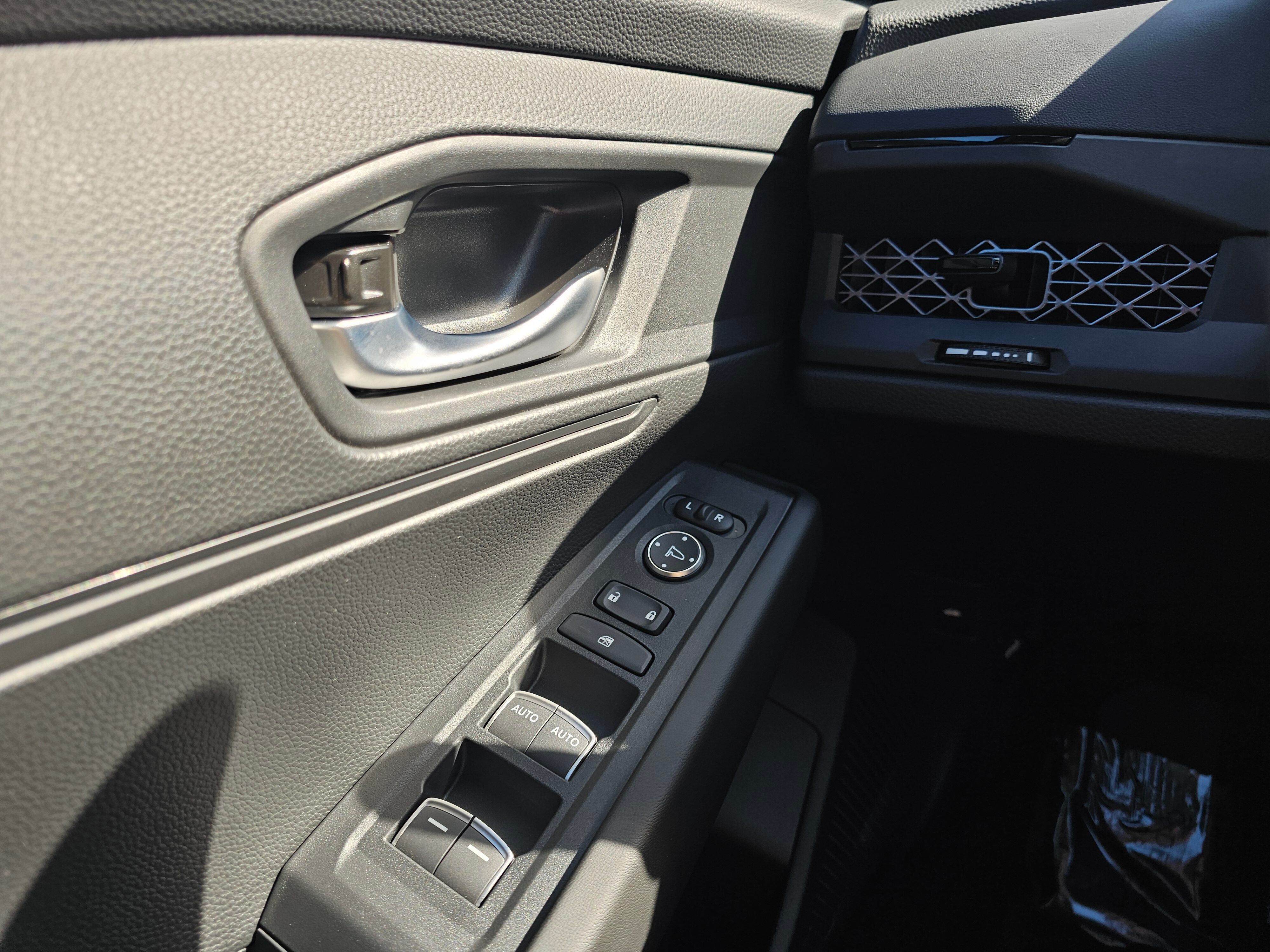 2025 Honda Accord LX photo 9