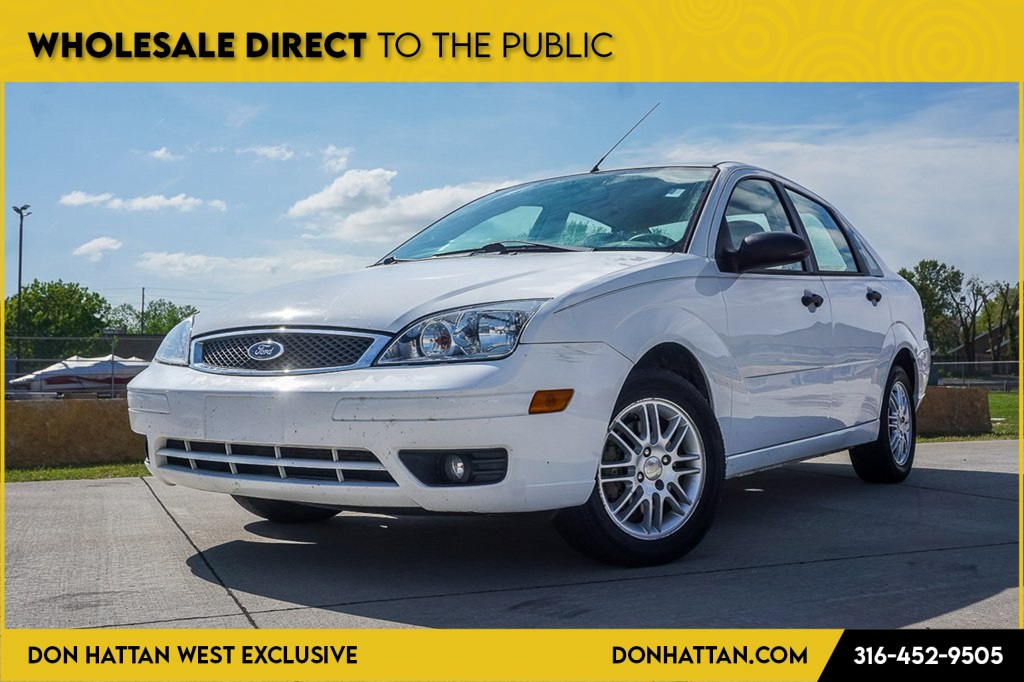 Used 2006 Cloud 9 White Clearcoat Ford ZX4 image 1