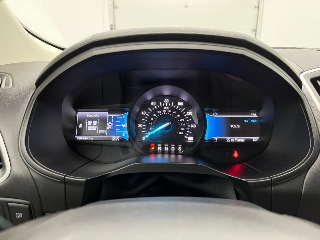 2022 Ford Edge SEL photo 3